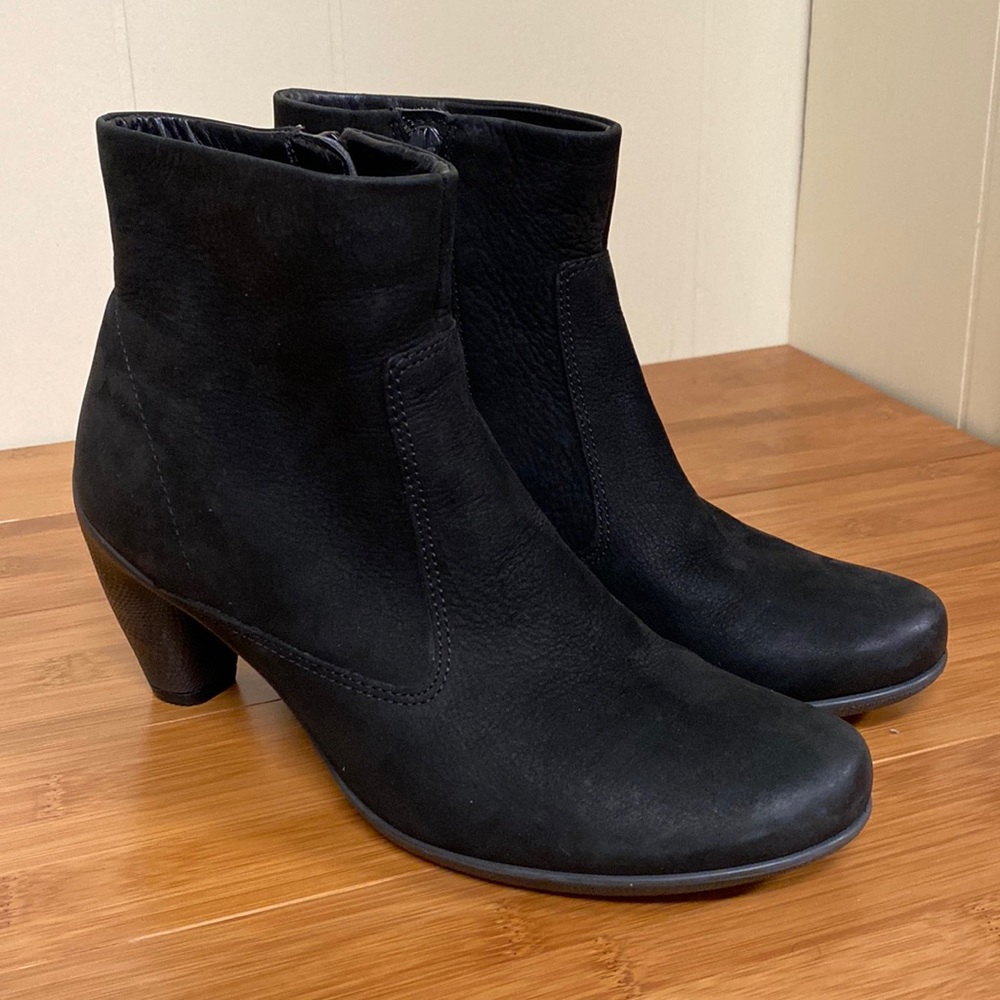 ecco black suede heeled booties